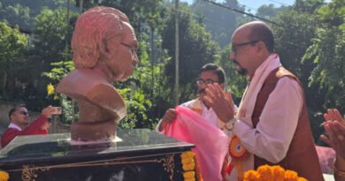 राज्यपाल ने खैरागढ़ विवि में लगी असम के साहित्यकार की प्रतिमा का किया अनावरण