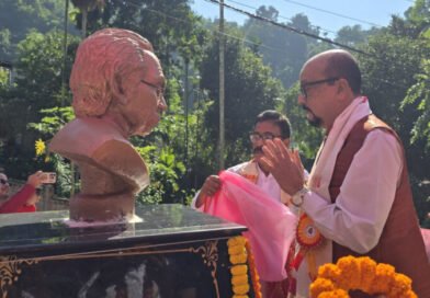 राज्यपाल ने खैरागढ़ विवि में लगी असम के साहित्यकार की प्रतिमा का किया अनावरण