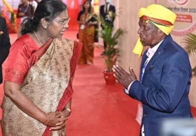 राष्ट्रपति ने बसंंत पंडो से की आत्मीय भेंट