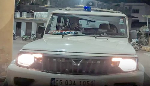 गांजा तस्कर पकडऩे गई पुलिस टीम की गाड़ी ले उड़ा चोर