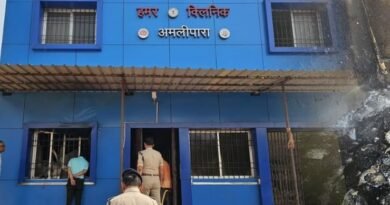 बिना बिजली के हमर क्लिनिक भवन में लगी आग