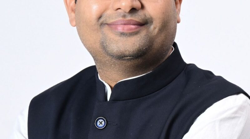 कांग्रेस पार्टी हमेशा झूठ और भ्रम फैलाती है: उज्ज्वल दीपक