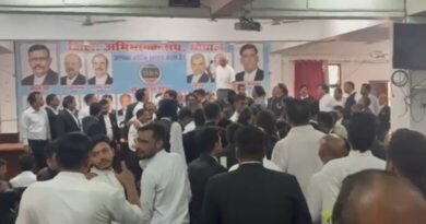 बार एसोसिएशन चुनाव को लेकर वकीलों के दो गुट भिड़े