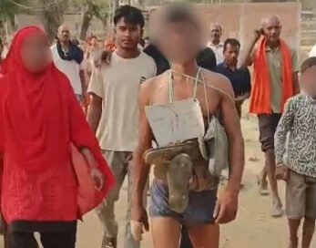 चोरी के शक में ग्रामीणों ने पति पत्नी को अर्धनग्न कर गांव में घुमाया