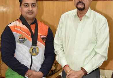 राज्यपाल ने स्वर्ण पदक विजेता श्रीमंत झा को दी बधाई