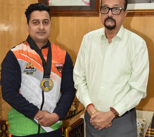 राज्यपाल ने स्वर्ण पदक विजेता श्रीमंत झा को दी बधाई