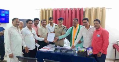 इंदौर में पानी संकट पर अनोखा विरोध, गुमशुदा पानी की एफआईआर दर्ज करने की मांग