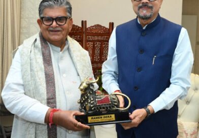 राज्यपाल डेका से पंजाब के राज्यपाल कटारिया ने की सौजन्य भेंट