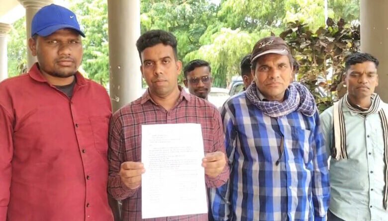 सुरक्षा कर्मियों ने सिविल सर्जन के खिलाफ खोला मोर्चा, कलेक्टर को सौंपा ज्ञापन