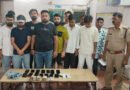 जुआ खेलते 15 गिरफ्तार, डेढ़ लाख से ज्यादा नकद और मोबाइल बरामद