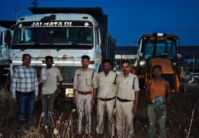 अवैध खनिज उत्खनन व परिवहन के मामलों में 1 जेसीबी सहित 4 वाहन जब्त