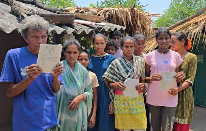 नारसापुर के फड़ मुंशी की लापरवाही से 70 परिवार तेंदूपत्ता तोडऩे से वंचित