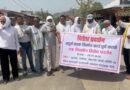 साढ़े तीन करोड़ की अधूरी सड़क से ग्रामीणों का फूटा गुस्सा किया जोरदार प्रदर्शन