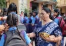 नए शैक्षणिक सत्र में छात्रों का तिलक लगाकर किया गया स्वागत