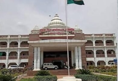 बिना कोर्ट आदेश पटवारी ने बदला निजी जमीन का नक्शा, खसरा, निलंबित