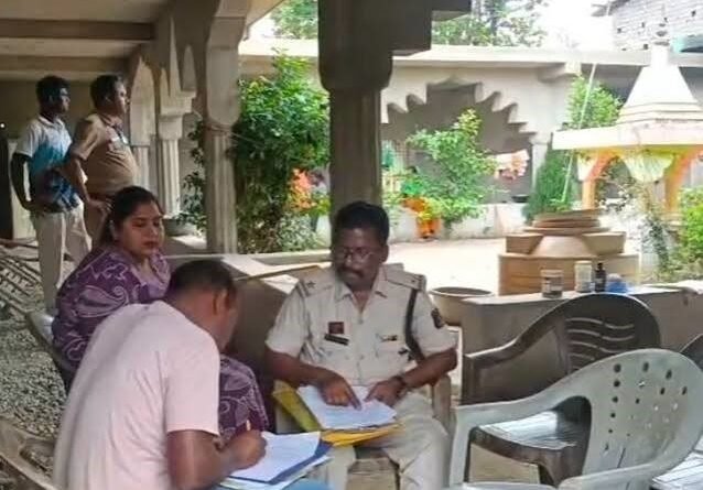 बुजुर्ग दंपती के जले शव मिले, हत्या कीआशंका