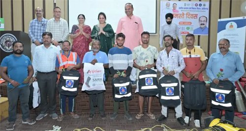 नमस्ते दिवस पर कोलकाता में आयोजित विशेष कार्यक्रम का रायपुर नगर निगम में लाइव प्रसारण किया गया