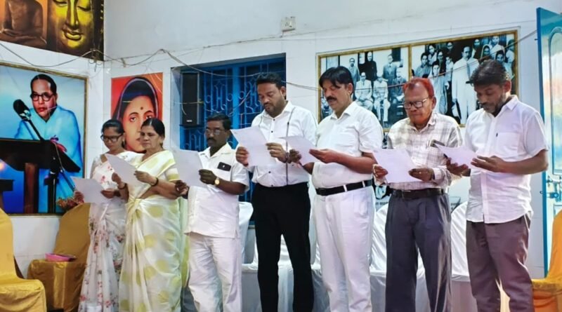 बौद्ध संघ गुढियारी के नव निर्वाचित पदाधिकारियों ने ली शपथ, समाजहित में कार्य करने का लिया संकल्प